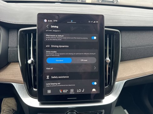 Certified 2025 Volvo XC90 B5 Plus image 17