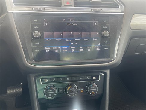 Used 2021 Volkswagen Tiguan SE w/ Panoramic Sunroof Package image 17
