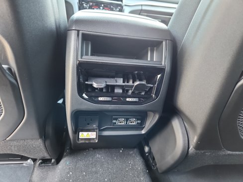 New 2025 Jeep Grand Cherokee Altitude image 32