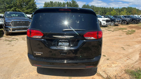 New 2026 Chrysler Voyager LX image 9