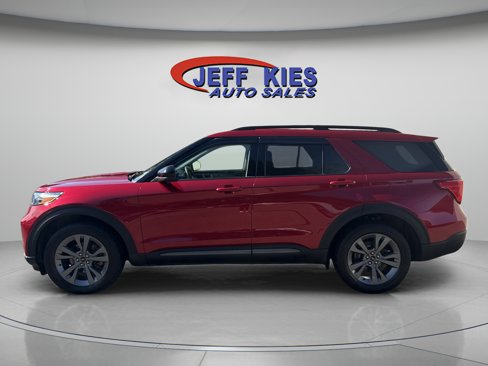 Used 2022 Ford Explorer XLT w/ Equipment Group 202A image 4