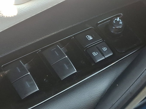 Used 2022 Toyota Corolla SE image 26