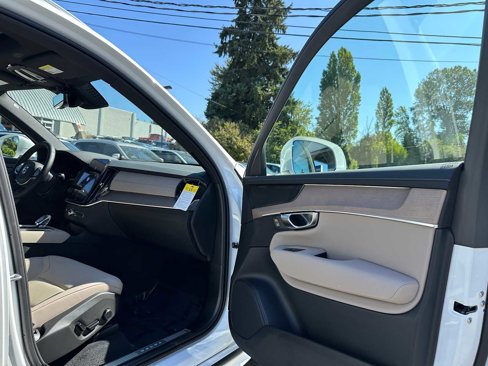 New 2026 Volvo XC90 B6 Plus w/ Protection Package Premier image 11