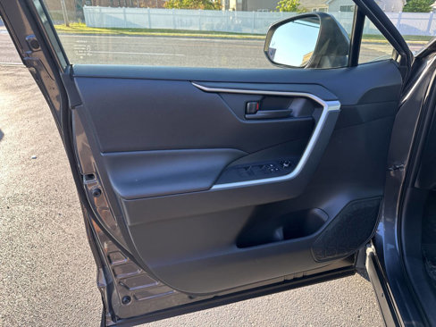 Used 2019 Toyota RAV4 LE image 19