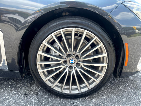 Used 2021 BMW 740i w/ Premium Package image 4