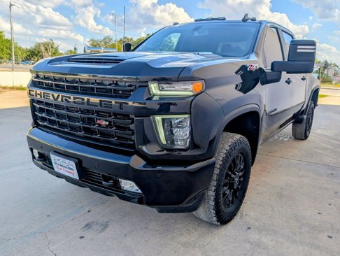 Used 2021 Chevrolet Silverado 2500 LT w/ Midnight Edition image 4