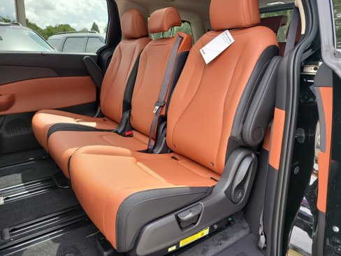 New 2026 Kia Carnival SX image 8
