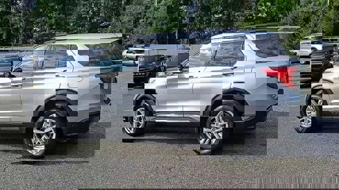 Certified 2022 Ford Explorer XLT w/ Equipment Group 202A image 3