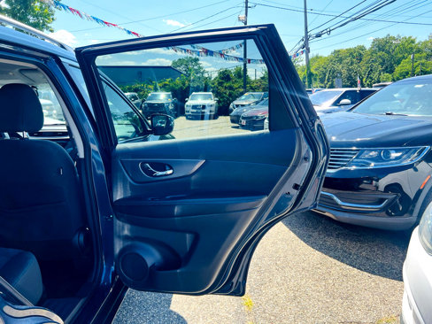 Used 2016 Nissan Rogue SV image 17