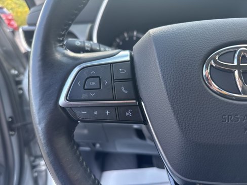 Used 2021 Toyota Highlander XLE image 23