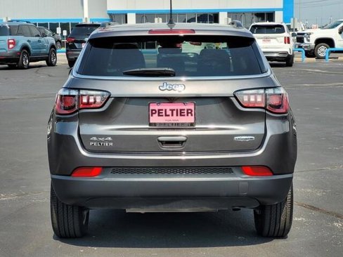 Used 2022 Jeep Compass Latitude image 5