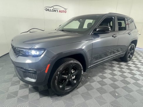 Used 2024 Jeep Grand Cherokee Limited w/ Black Appearance Package image 2