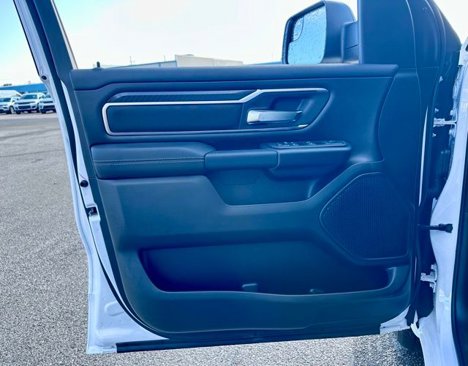 New 2026 RAM 1500 4x4 Crew Cab image 14