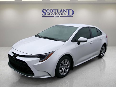 Used 2025 Toyota Corolla LE image 2