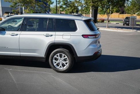 Used 2023 Jeep Grand Cherokee L Limited image 9