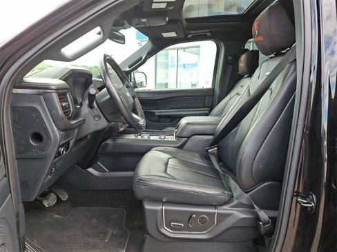 Used 2023 Ford Expedition Platinum image 11