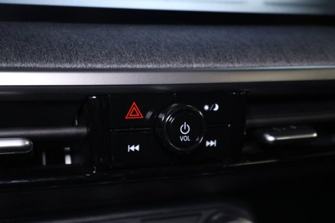 Used 2025 Nissan Kicks SV image 28