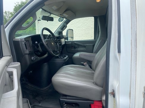 Used 2020 Chevrolet Express 3500 Extended w/ Power Convenience Package image 9