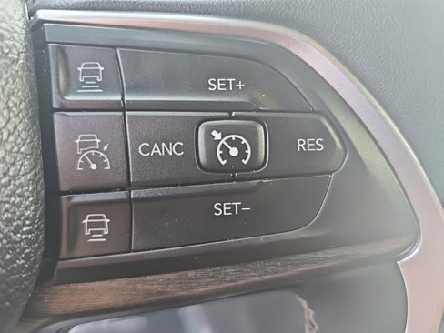 Used 2024 Jeep Grand Cherokee L Limited w/ Luxury Tech Group II image 32
