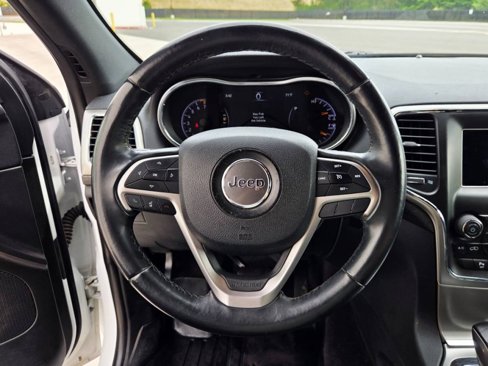 Used 2018 Jeep Grand Cherokee Laredo image 17