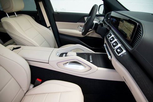 Used 2025 Mercedes-Benz GLS 450 4MATIC image 32