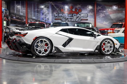 Used 2024 Lamborghini Revuelto image 33