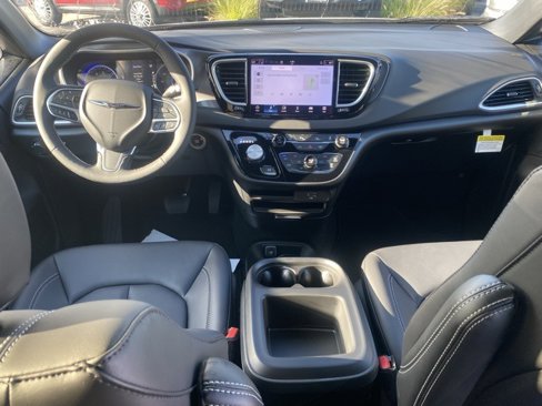 New 2026 Chrysler Voyager LX image 34