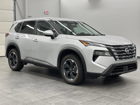 Used 2025 Nissan Rogue SV image 1