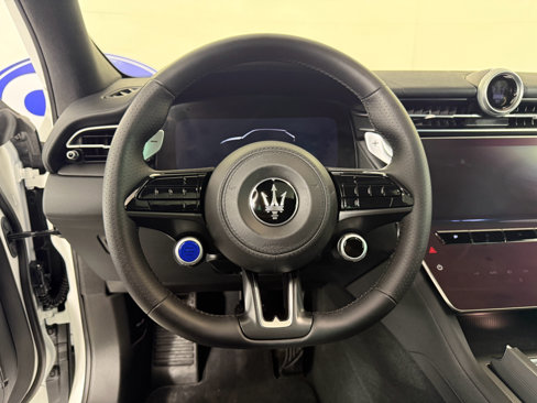 Used 2024 Maserati Grecale GT image 23