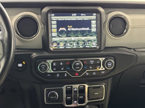 Used 2022 Jeep Wrangler Unlimited Sahara image 18