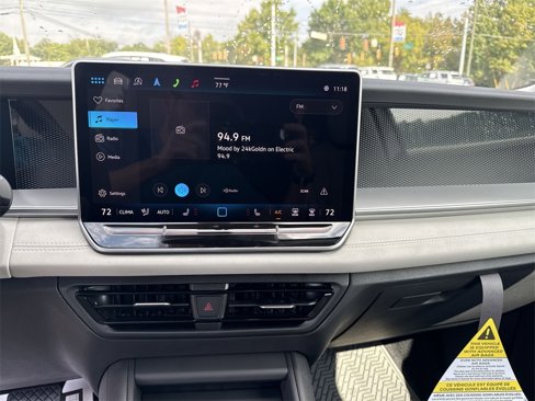 New 2025 Volkswagen Tiguan SE image 12