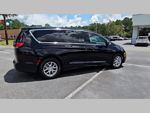 New 2026 Chrysler Pacifica Select image 36