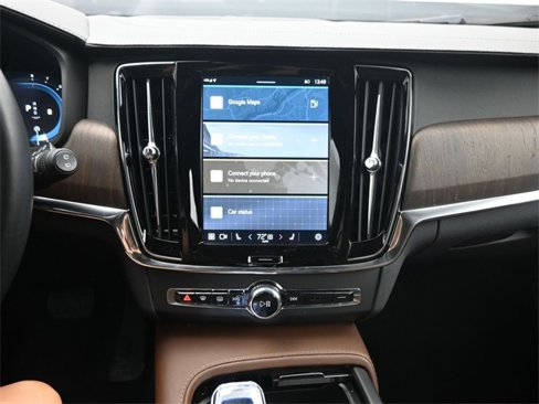 Used 2024 Volvo V90 B6 Cross Country Ultimate image 14