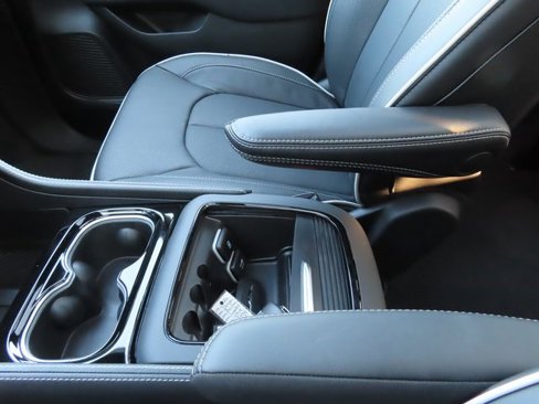 New 2026 Chrysler Pacifica Limited image 37