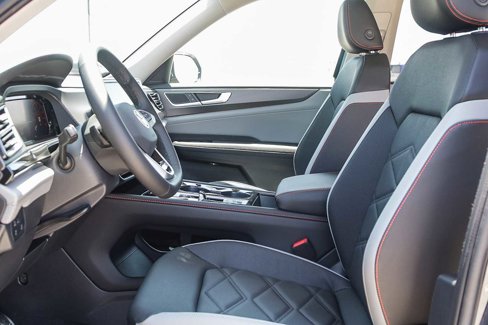 New 2025 Volkswagen Atlas Peak Edition SE image 18