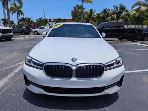 Used 2023 BMW 530e w/ Convenience Package image 2