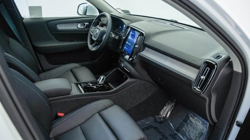 Certified 2025 Volvo XC40 B5 Plus w/ Climate Package image 16