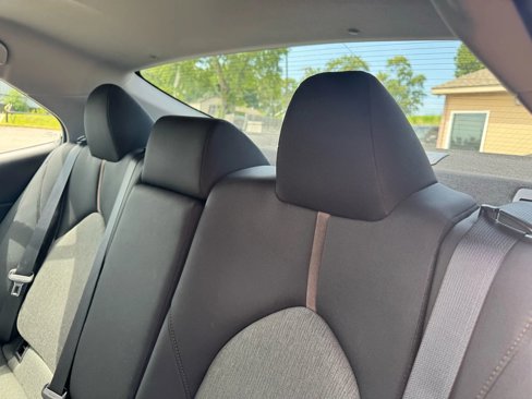 Used 2019 Toyota Camry LE image 9