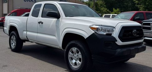 Used 2022 Toyota Tacoma SR image 4
