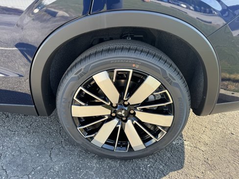 New 2025 Mitsubishi Outlander SE image 33