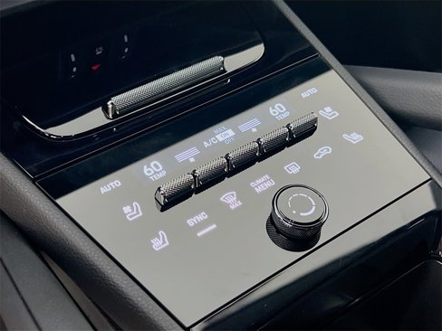 Used 2025 Porsche Cayenne image 18