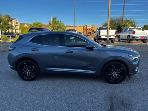 Used 2022 Buick Envision Avenir w/ Technology Package II image 4