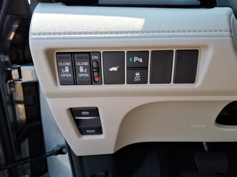 New 2026 Honda Odyssey Touring image 18
