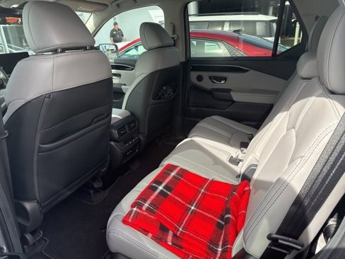 Used 2025 Honda Pilot EX-L image 7