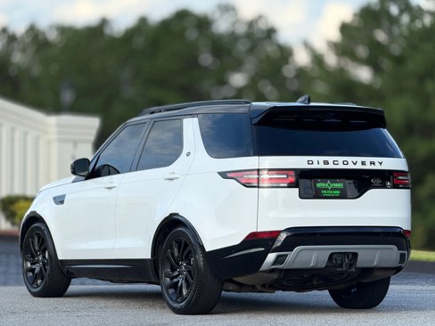 Used 2020 Land Rover Discovery Landmark image 12