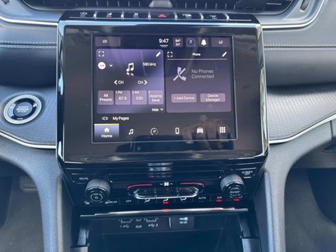 Used 2023 Jeep Grand Cherokee L Laredo image 29