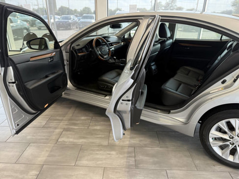 Used 2014 Lexus ES 300h image 15