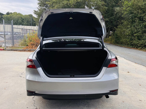 Used 2021 Toyota Camry LE image 5