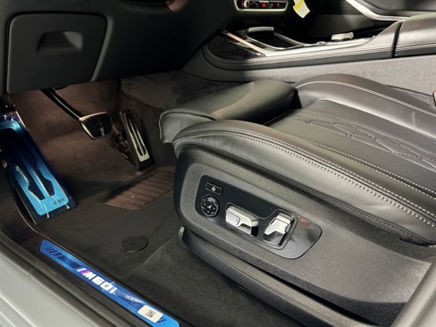 New 2026 BMW X7 M60i image 13