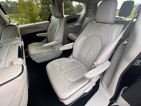 Used 2018 Chrysler Pacifica Limited w/ Advanced Safetytec Group image 14